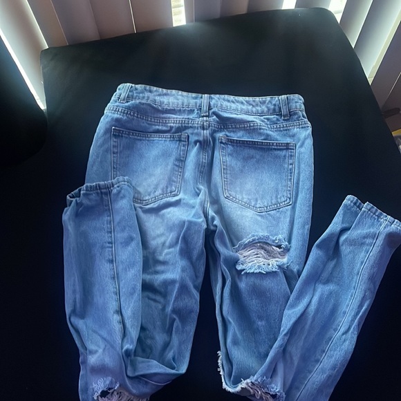 BOYFRIEND RIPPED JEANS - Picture 4 of 4